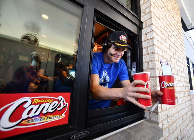Image for article titled McDonald&#39;s, Burger King, Taco Bell, and 7 other fast food chains ranked by customer service