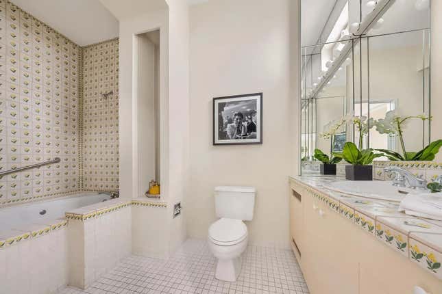 Image for article titled See inside Paul Newman and Joanne Woodward&#39;s $9.5 million penthouse