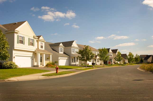 Image for article titled Home prices and mortgage rates will stay high in 2025, Realtor.com predicts