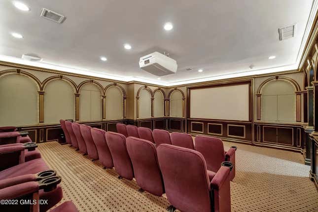 Image for article titled Donald Trump’s Greenwich mansion finally has a buyer after 15 years