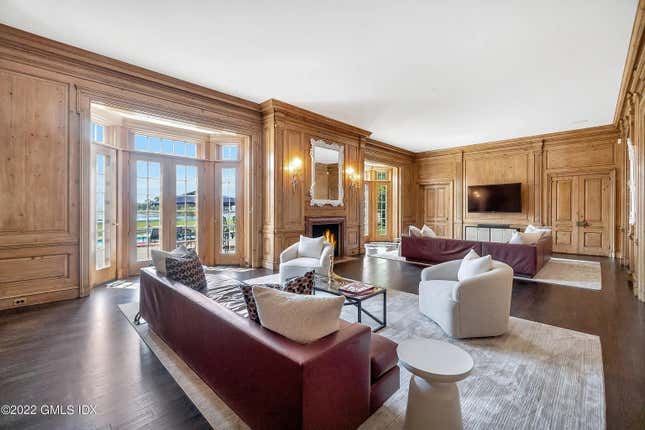 Image for article titled Donald Trump’s Greenwich mansion finally has a buyer after 15 years