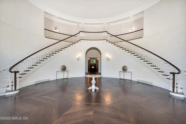 Image for article titled Donald Trump’s Greenwich mansion finally has a buyer after 15 years