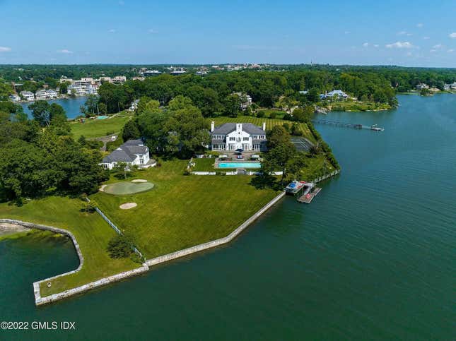 Image for article titled Donald Trump’s Greenwich mansion finally has a buyer after 15 years