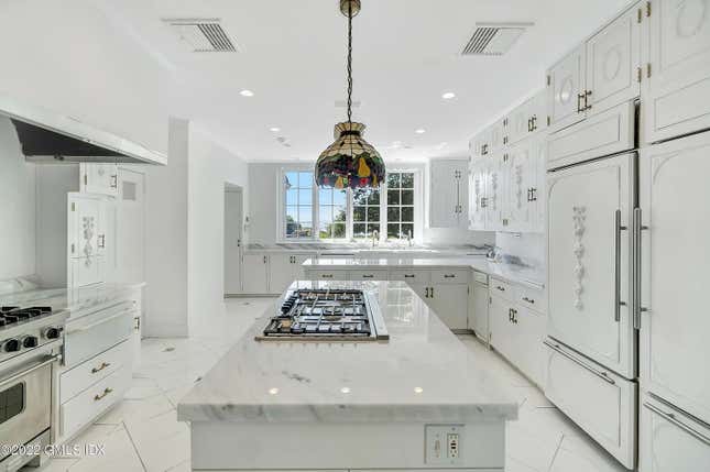 Image for article titled Donald Trump’s Greenwich mansion finally has a buyer after 15 years