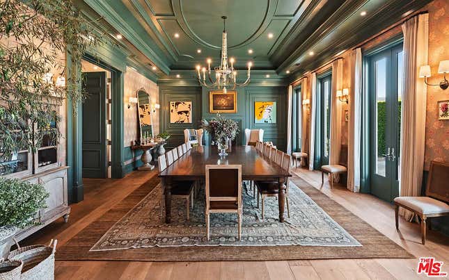 Image for article titled Look inside the $68 million mansion that Ben Affleck and Jennifer Lopez can&#39;t sell