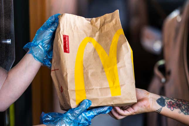 Image for article titled McDonald&#39;s, Burger King, Taco Bell, and 7 other fast food chains ranked by customer service