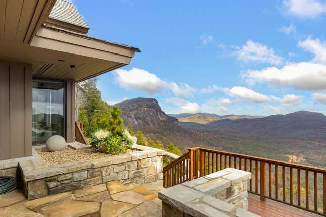 Image for article titled A Michigan villa, a Georgia mansion, and a Pennsylvania ranch: A special swing state luxury real estate roundup