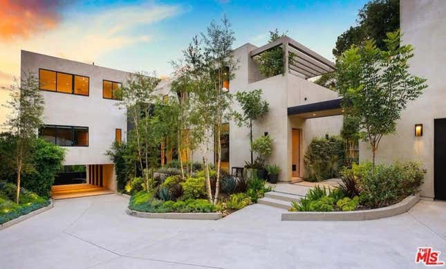 Image for article titled Kylie Jenner, Michael Jordan and others with multi-million dollar mansions that sat on the market for years