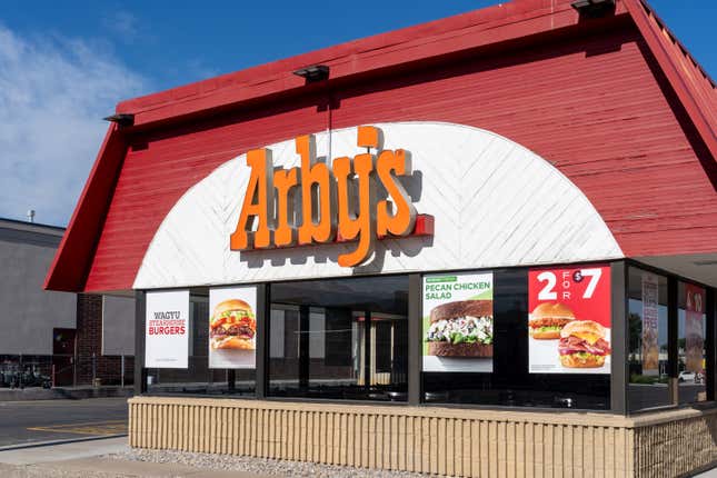 Image for article titled McDonald&#39;s, Wendy&#39;s, and 8 other fast food chains ranked by actually getting your order right