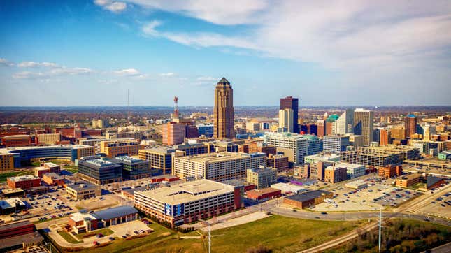 aerial view of Des Moines in daylight