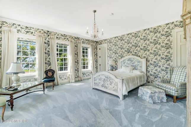 Image for article titled Donald Trump’s Greenwich mansion finally has a buyer after 15 years