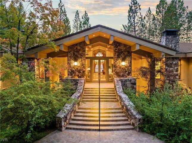 Image for article titled We&#39;re rounding up the most expensive houses sold in America this year