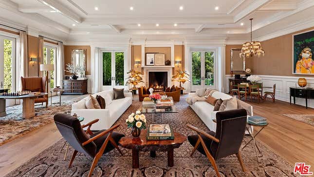 Image for article titled Look inside the $68 million mansion that Ben Affleck and Jennifer Lopez can&#39;t sell