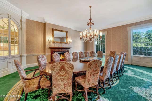 Image for article titled Donald Trump’s Greenwich mansion finally has a buyer after 15 years