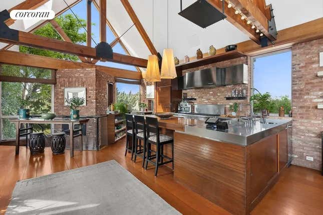 Image for article titled A Michigan villa, a Georgia mansion, and a Pennsylvania ranch: A special swing state luxury real estate roundup