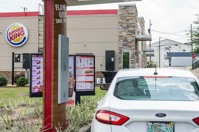Image for article titled McDonald&#39;s, Burger King, Taco Bell, and 7 other fast food chains ranked by customer service