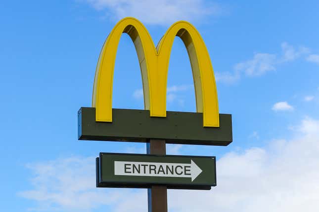 Image for article titled McDonald's, Burger King, Taco Bell, and 7 other fast food chains ranked by customer service