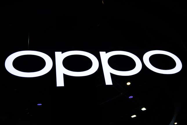 Illuminated Oppo logo at MWC 2022