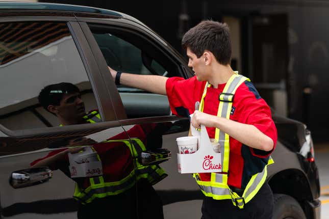 Image for article titled McDonald&#39;s, Burger King, Taco Bell, and 7 other fast food chains ranked by customer service